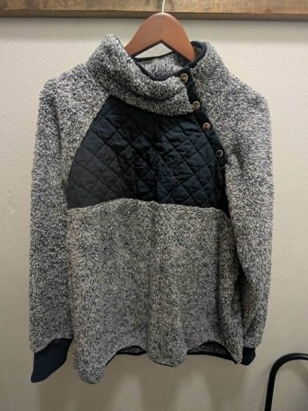 *3/$25* Women's 1/4 Side Snap Sherpa Pullover w/ Quilted Chest - XL